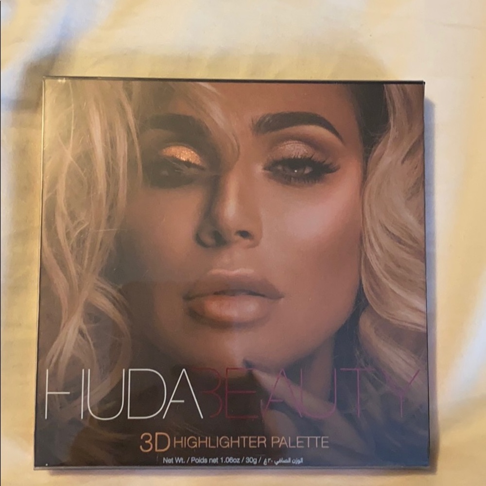 HUDA 3D highlighter palette